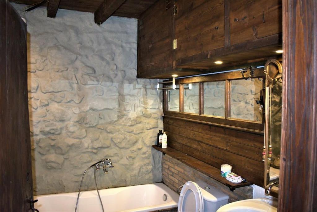 Μικρή Πέτρινη Μεζονέτα 2 Villa Lilaia Bagian luar foto