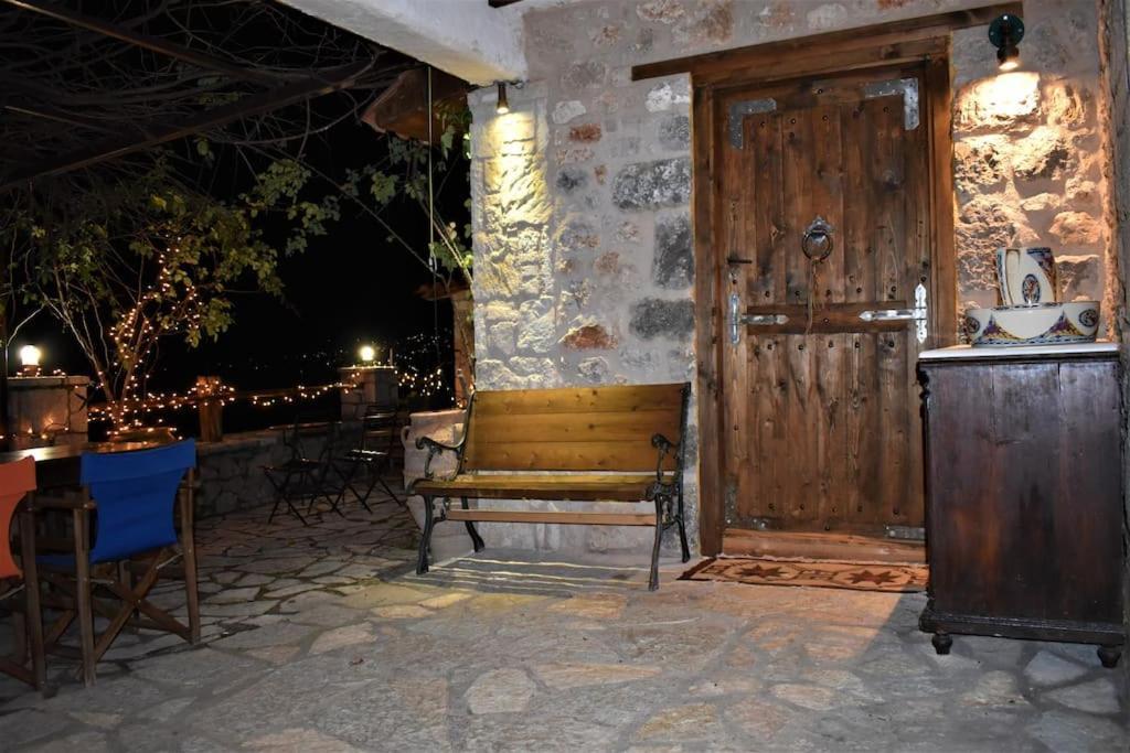 Μικρή Πέτρινη Μεζονέτα 2 Villa Lilaia Bagian luar foto
