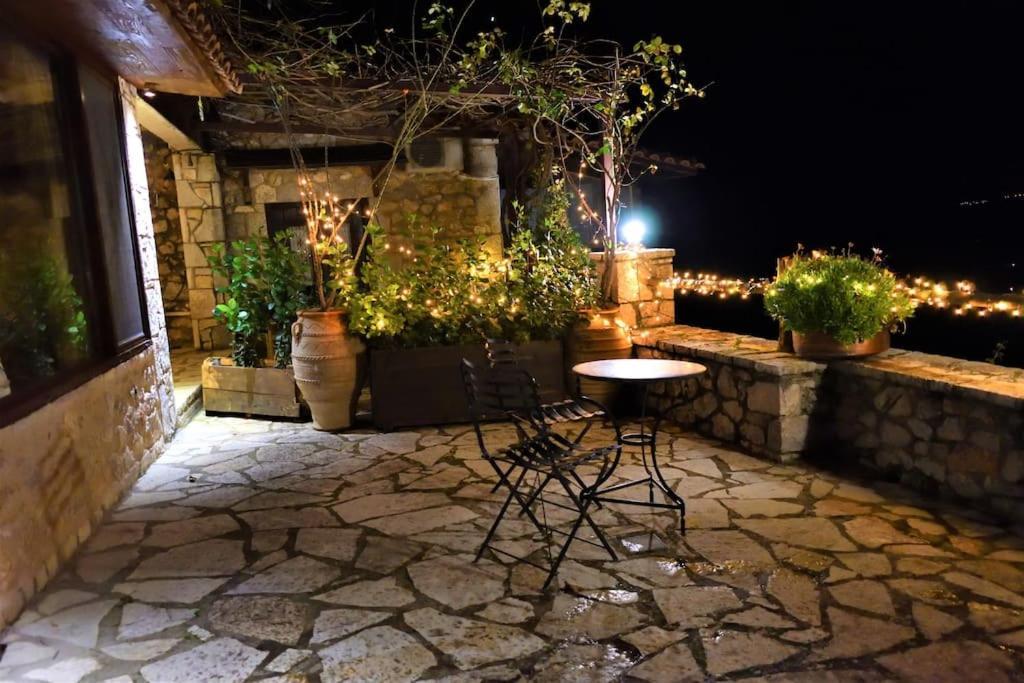 Μικρή Πέτρινη Μεζονέτα 2 Villa Lilaia Bagian luar foto