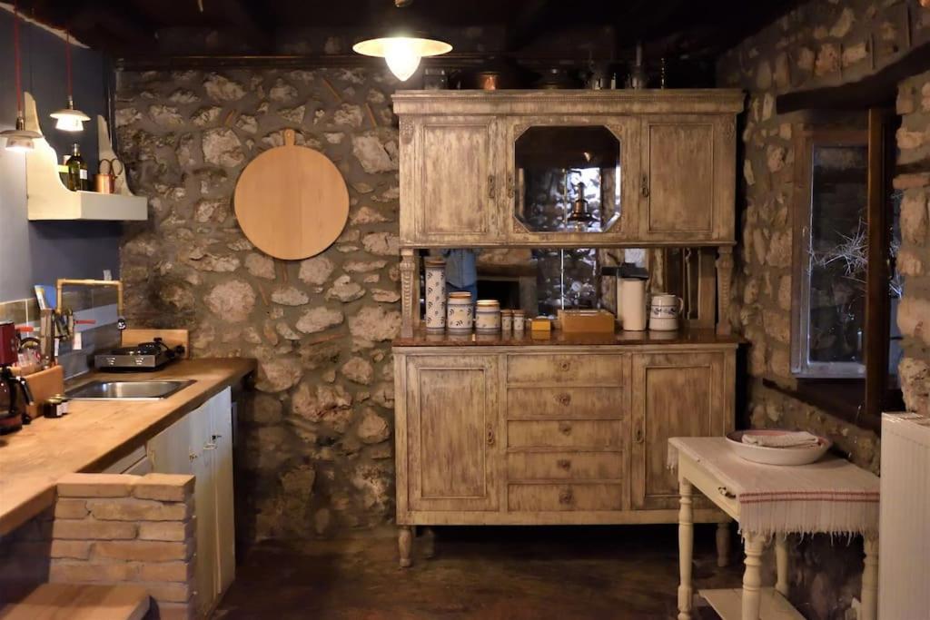 Μικρή Πέτρινη Μεζονέτα 2 Villa Lilaia Bagian luar foto