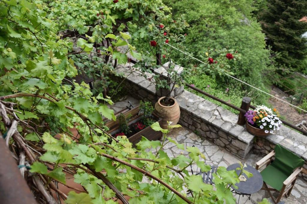 Μικρή Πέτρινη Μεζονέτα 2 Villa Lilaia Bagian luar foto