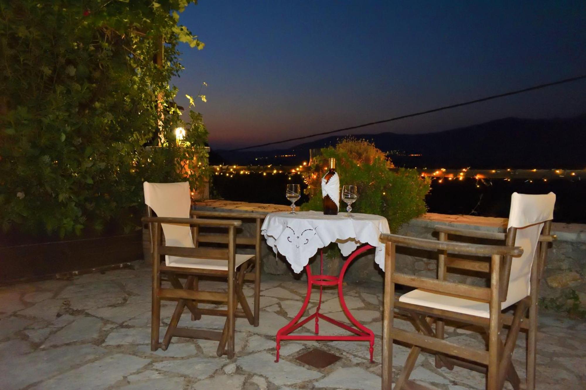 Μικρή Πέτρινη Μεζονέτα 2 Villa Lilaia Bagian luar foto