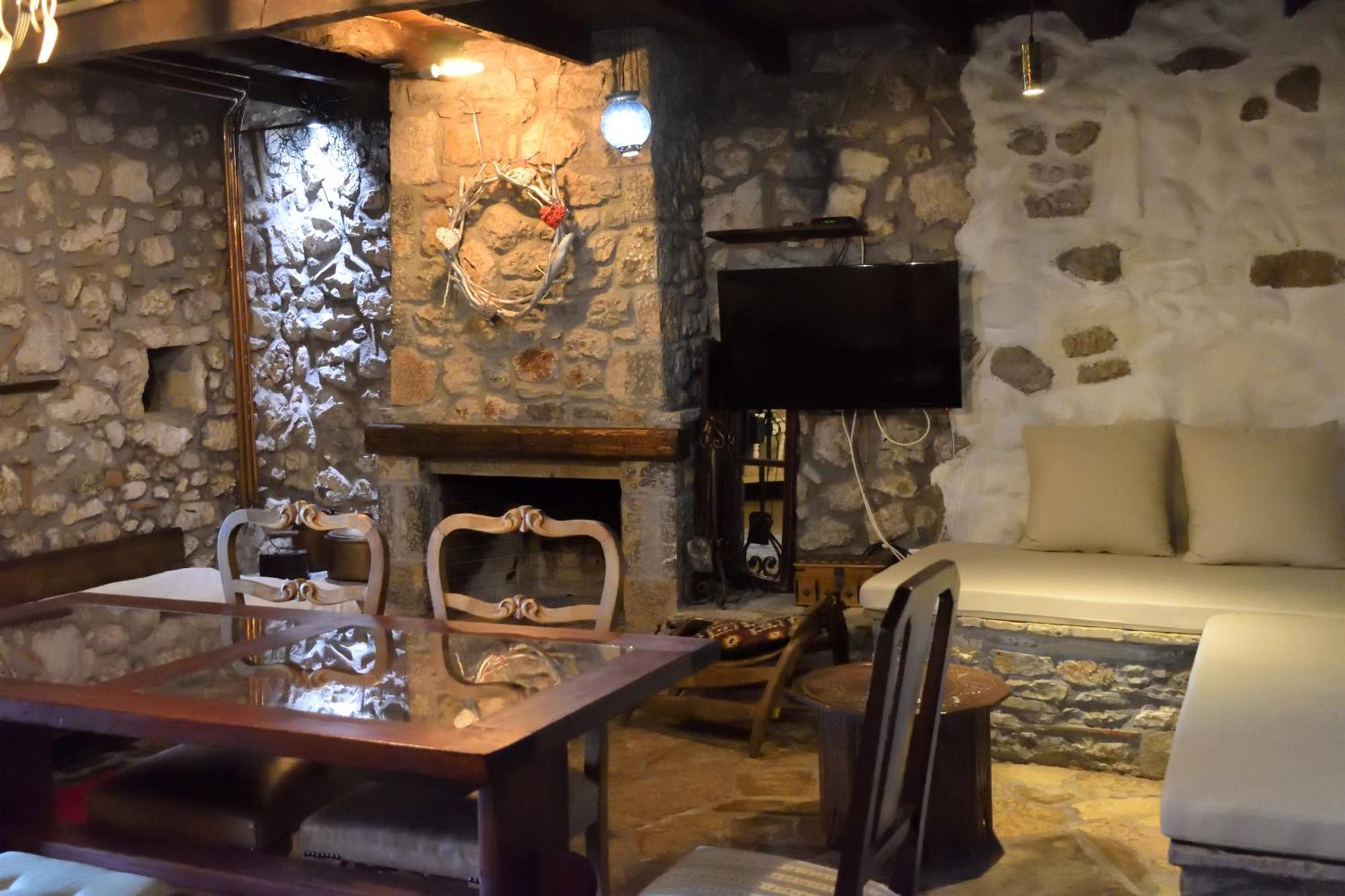 Μικρή Πέτρινη Μεζονέτα 2 Villa Lilaia Bagian luar foto